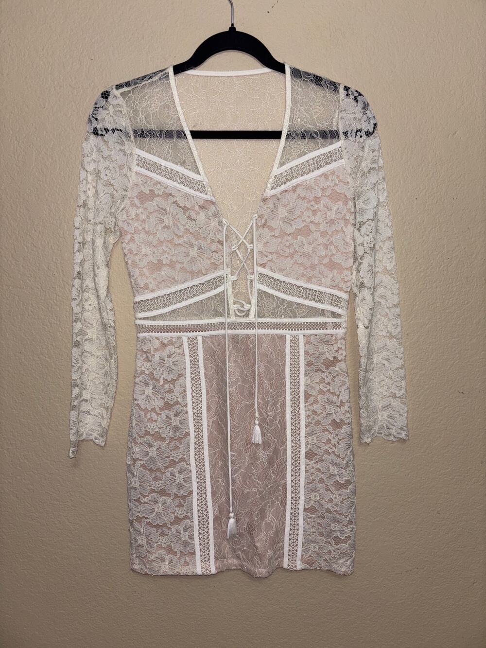 Express ivory/white floral lace long-sleeve bodycon mini dre